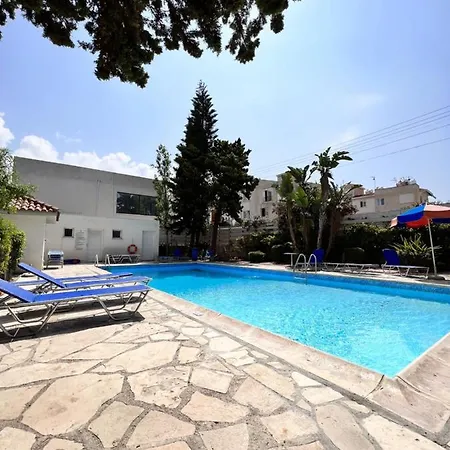 Ferienhaus Pafia Sunbeach Townhouse *